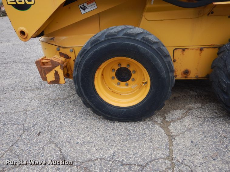 image for item FU9657 2001 John Deere 260 skid steer