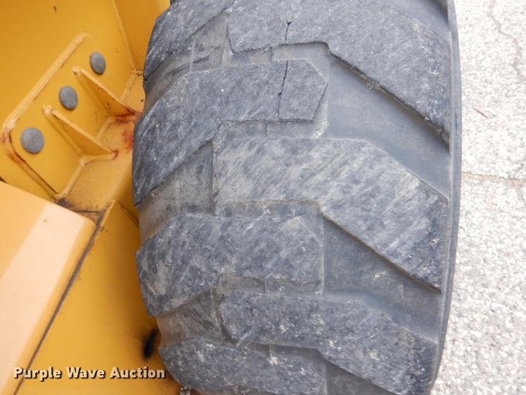 image for item FU9657 2001 John Deere 260 skid steer