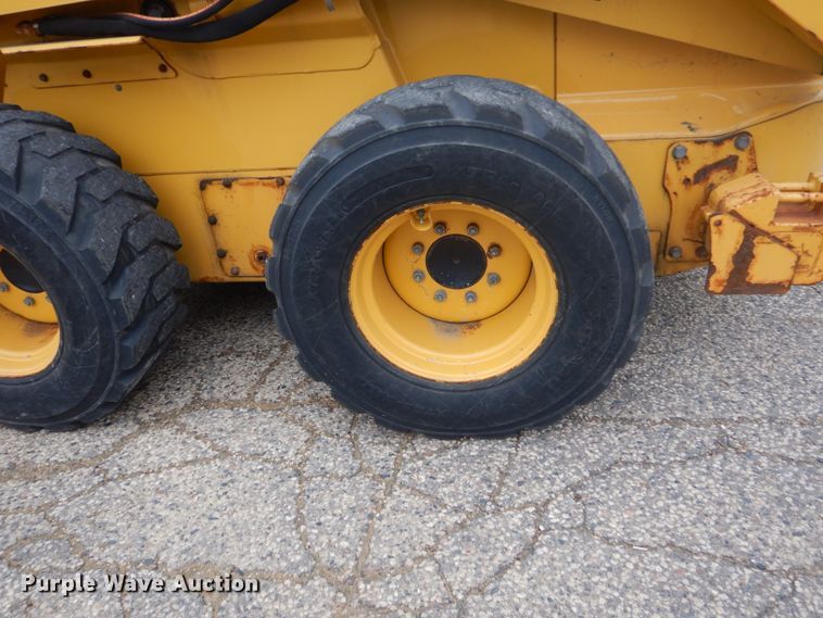 image for item FU9657 2001 John Deere 260 skid steer