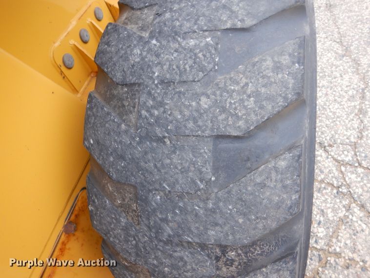 image for item FU9657 2001 John Deere 260 skid steer