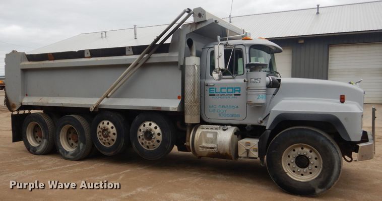 image for item FU9658 1999 Mack RD688S dump truck
