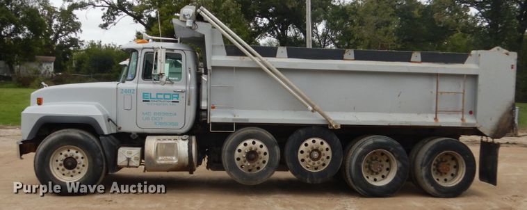 image for item FU9658 1999 Mack RD688S dump truck
