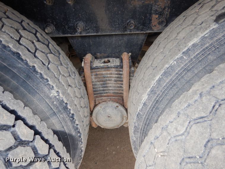 image for item FU9658 1999 Mack RD688S dump truck