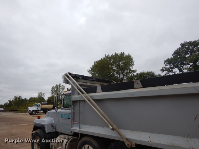 image for item FU9658 1999 Mack RD688S dump truck