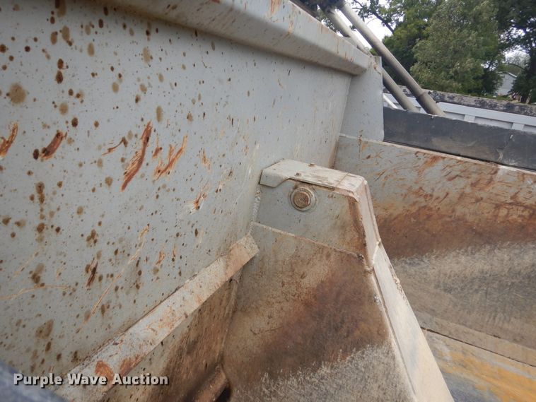 image for item FU9658 1999 Mack RD688S dump truck