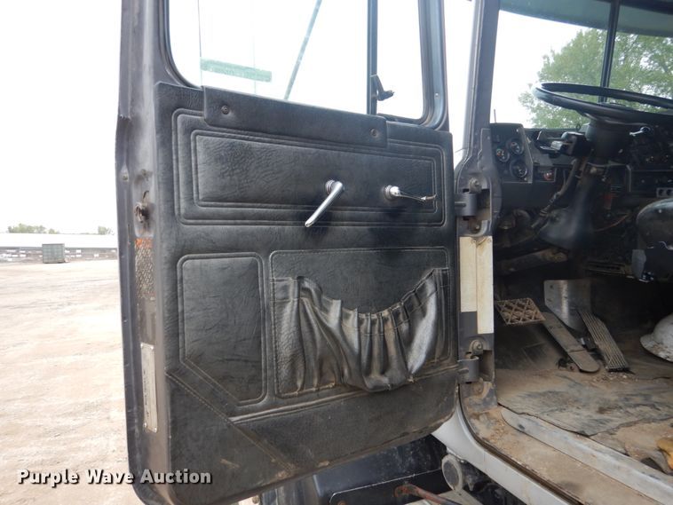 image for item FU9658 1999 Mack RD688S dump truck