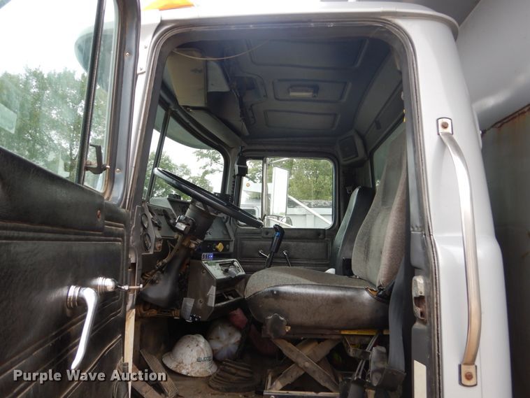 image for item FU9658 1999 Mack RD688S dump truck