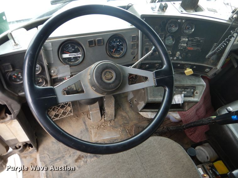 image for item FU9658 1999 Mack RD688S dump truck