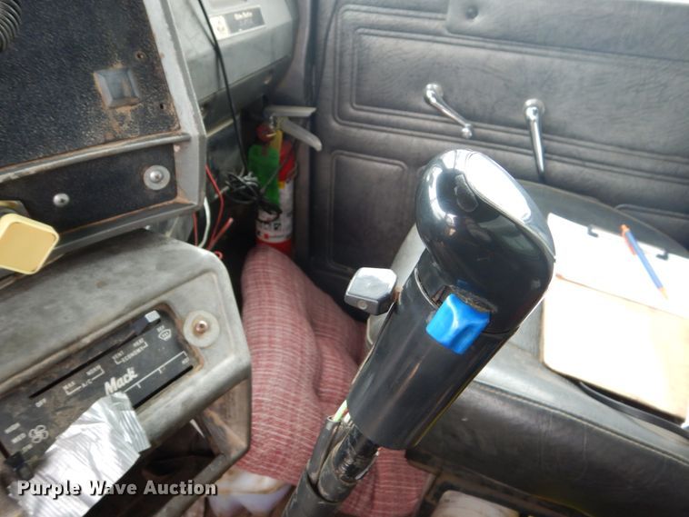 image for item FU9658 1999 Mack RD688S dump truck