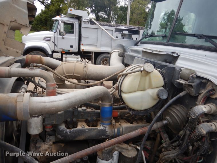 image for item FU9658 1999 Mack RD688S dump truck