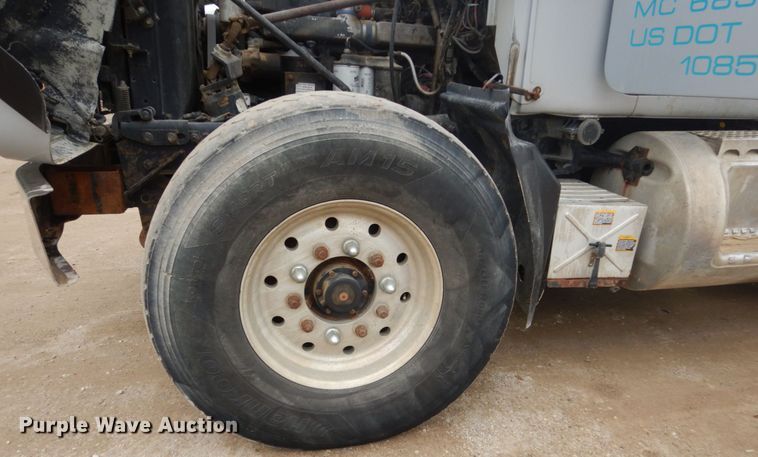 image for item FU9658 1999 Mack RD688S dump truck