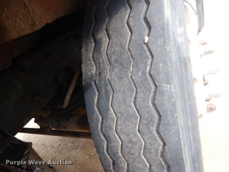 image for item FU9658 1999 Mack RD688S dump truck