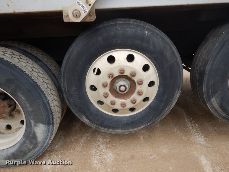 image for item FU9658 1999 Mack RD688S dump truck