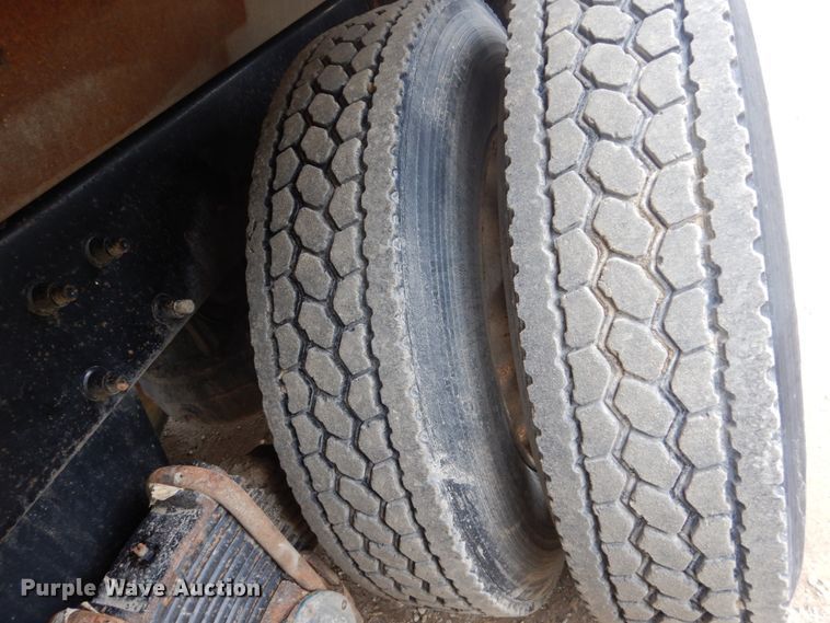 image for item FU9658 1999 Mack RD688S dump truck