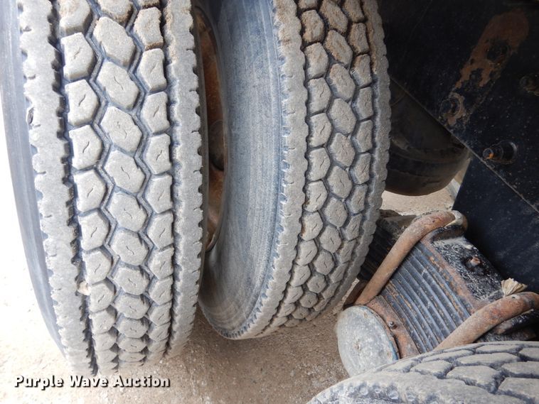 image for item FU9658 1999 Mack RD688S dump truck