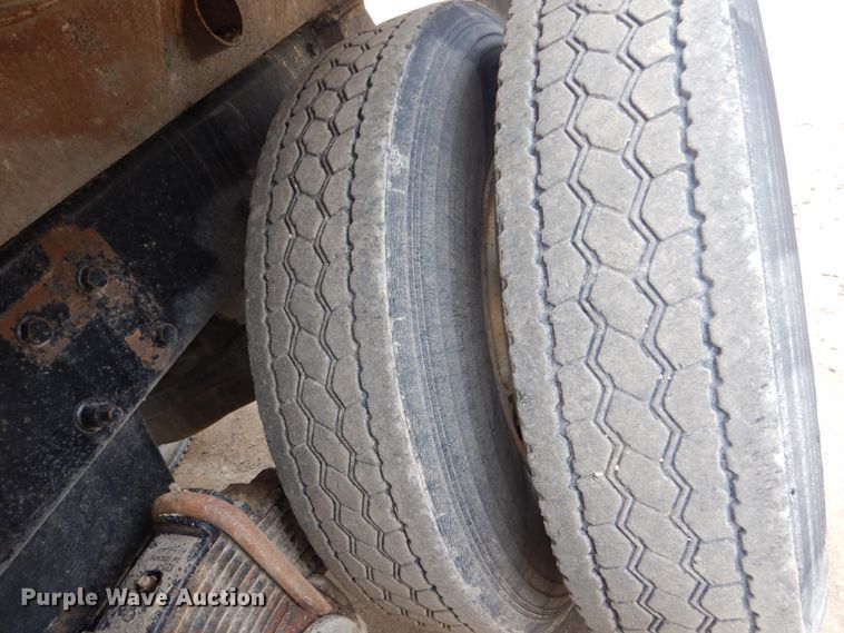 image for item FU9658 1999 Mack RD688S dump truck