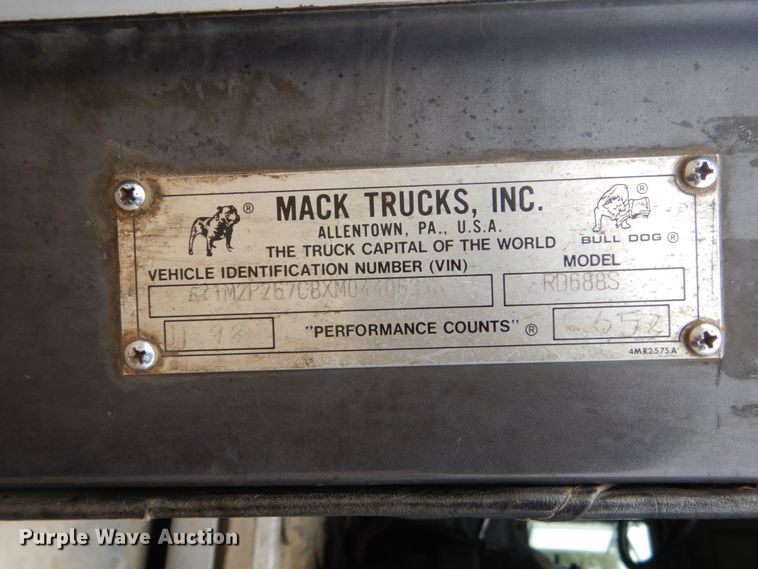 image for item FU9658 1999 Mack RD688S dump truck