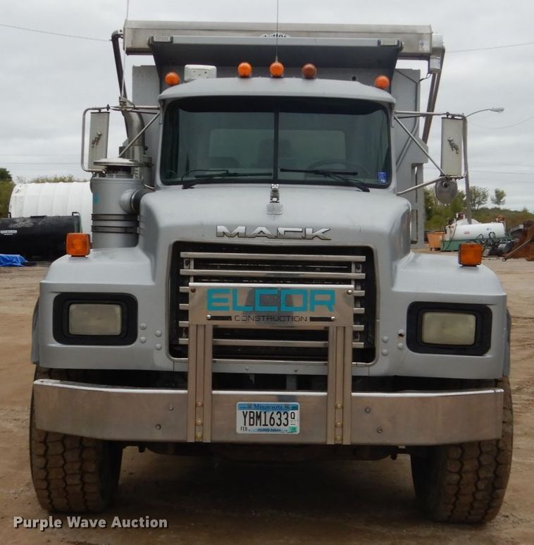 image for item FU9659 2000 Mack RD688S dump truck