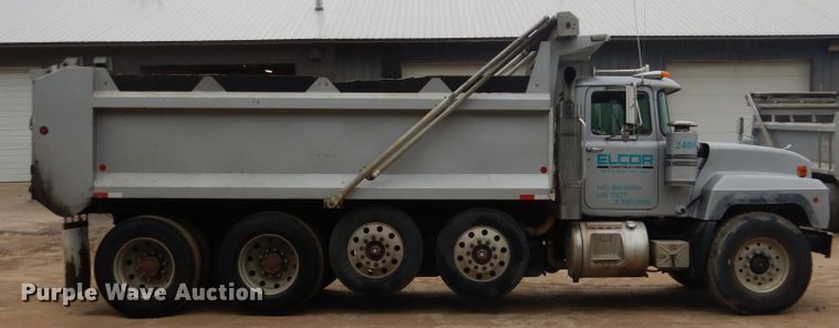 image for item FU9659 2000 Mack RD688S dump truck