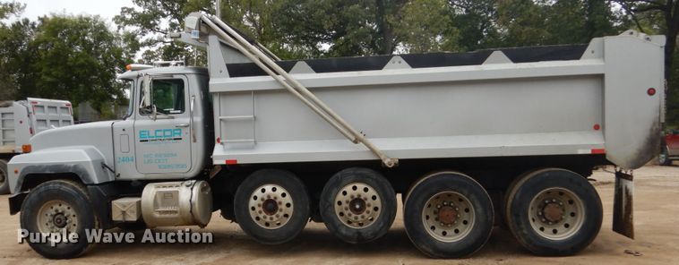 image for item FU9659 2000 Mack RD688S dump truck