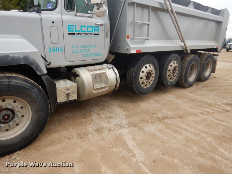 image for item FU9659 2000 Mack RD688S dump truck