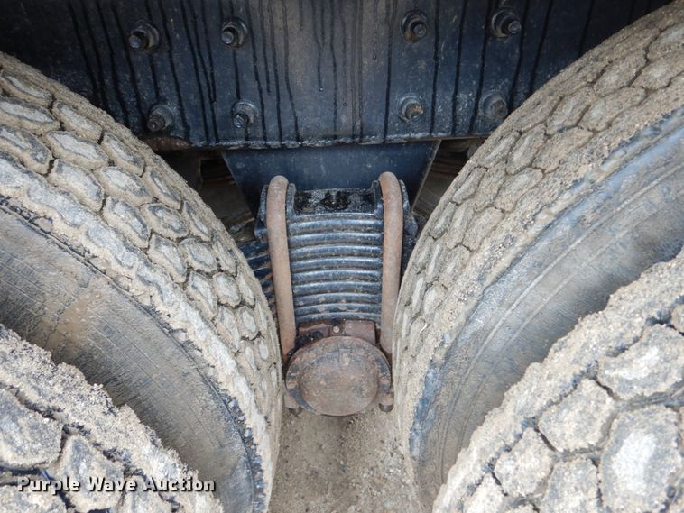 image for item FU9659 2000 Mack RD688S dump truck