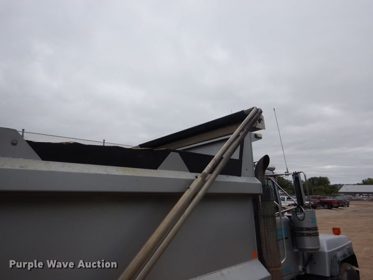 image for item FU9659 2000 Mack RD688S dump truck