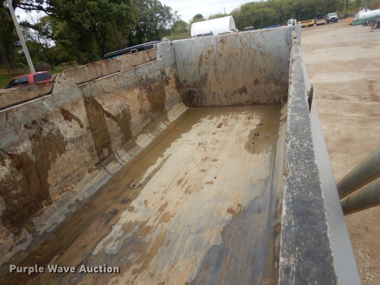 image for item FU9659 2000 Mack RD688S dump truck