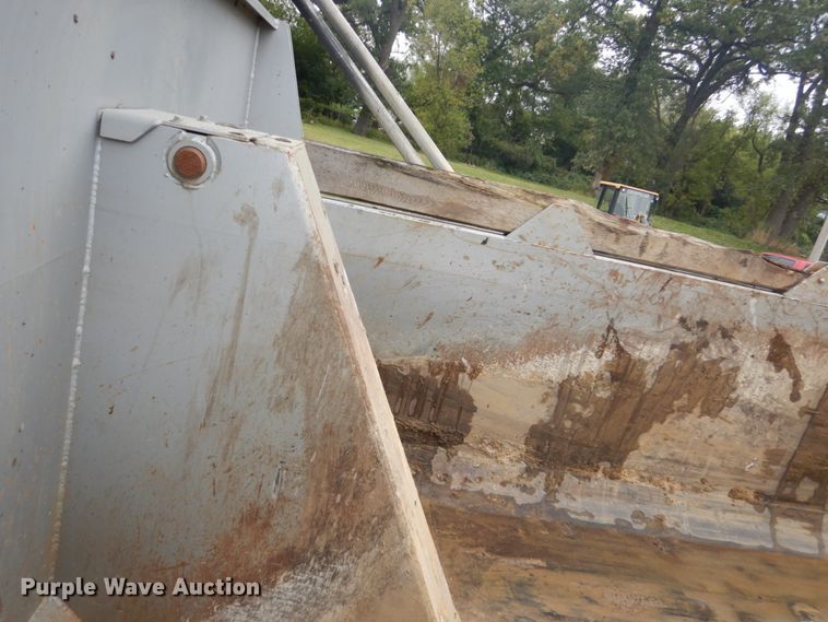 image for item FU9659 2000 Mack RD688S dump truck