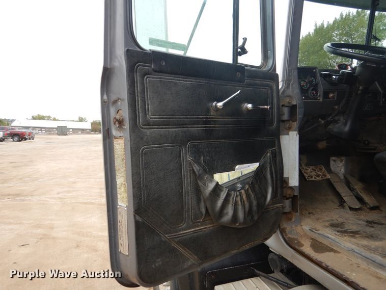 image for item FU9659 2000 Mack RD688S dump truck