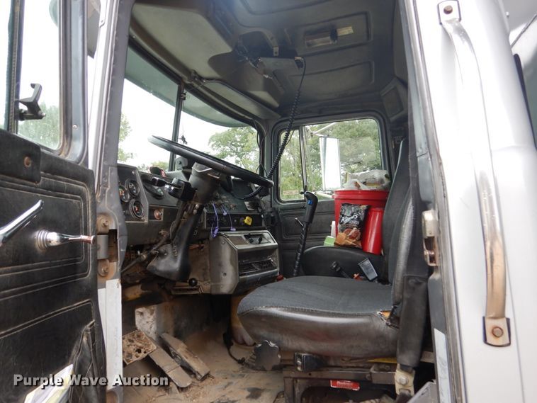 image for item FU9659 2000 Mack RD688S dump truck