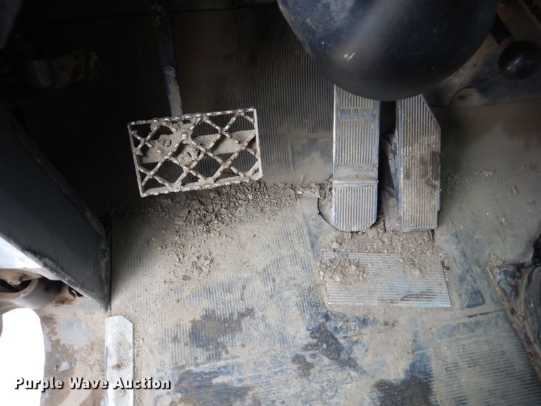 image for item FU9659 2000 Mack RD688S dump truck