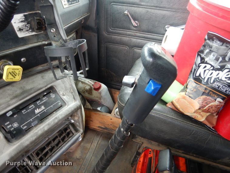 image for item FU9659 2000 Mack RD688S dump truck