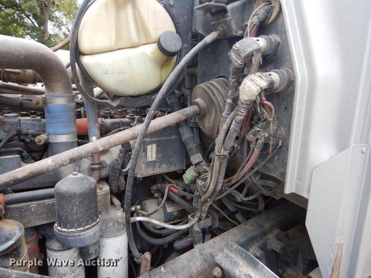 image for item FU9659 2000 Mack RD688S dump truck