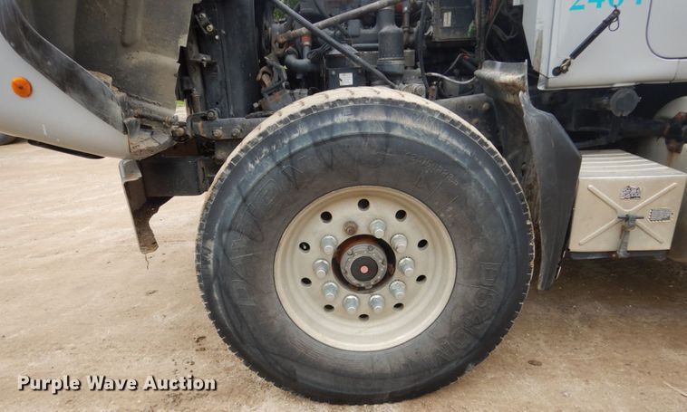 image for item FU9659 2000 Mack RD688S dump truck