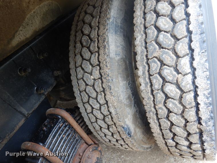 image for item FU9659 2000 Mack RD688S dump truck