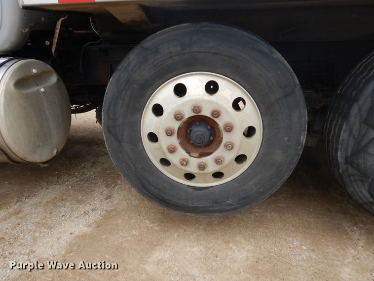 image for item FU9659 2000 Mack RD688S dump truck