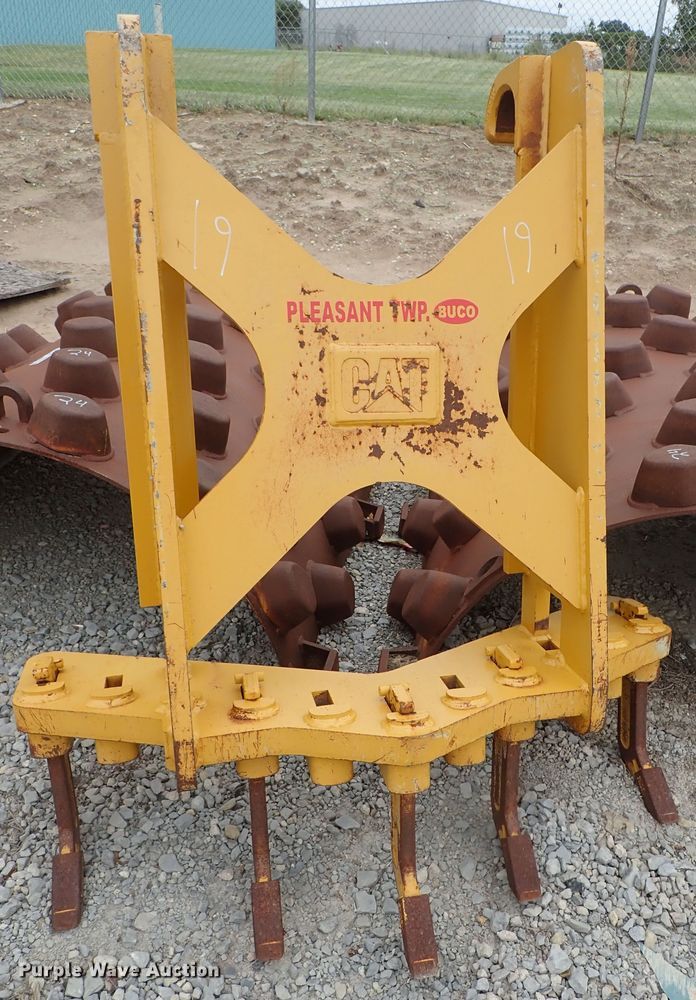 image for item GA9757 Caterpillar M series motor grader front scarifier group