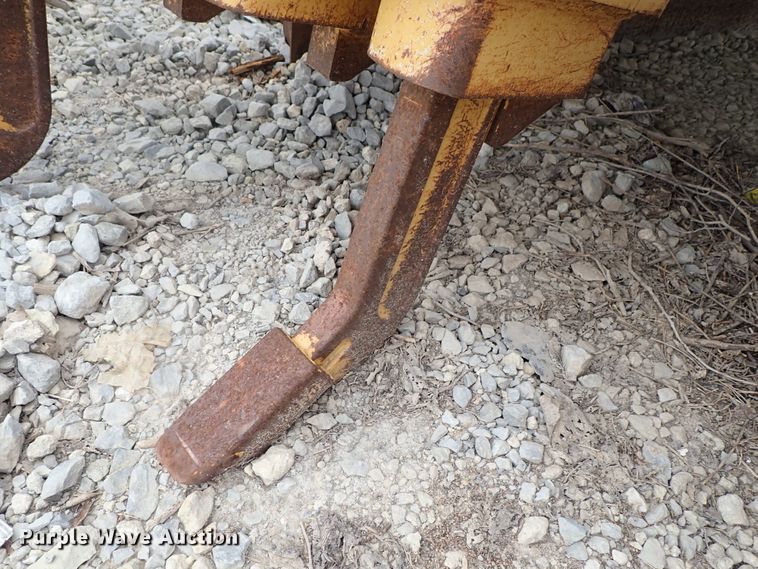 image for item GA9757 Caterpillar M series motor grader front scarifier group