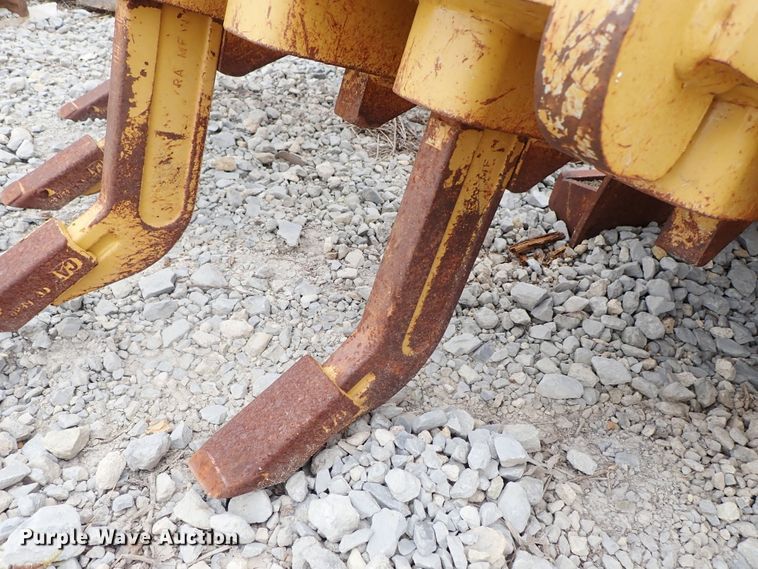 image for item GA9757 Caterpillar M series motor grader front scarifier group