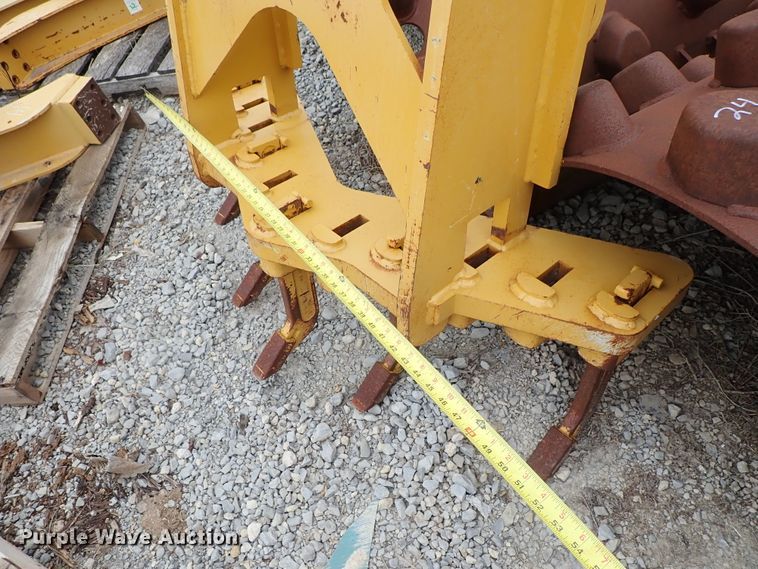 image for item GA9757 Caterpillar M series motor grader front scarifier group