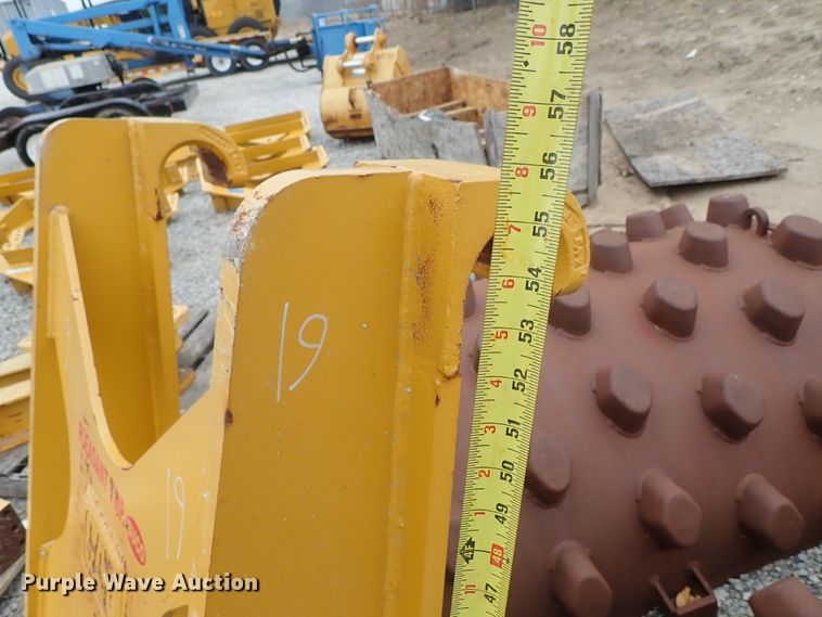 image for item GA9757 Caterpillar M series motor grader front scarifier group