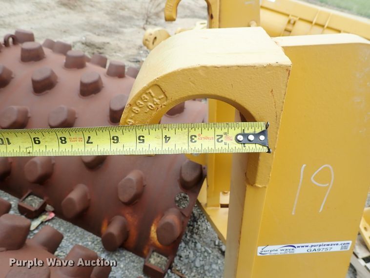 image for item GA9757 Caterpillar M series motor grader front scarifier group