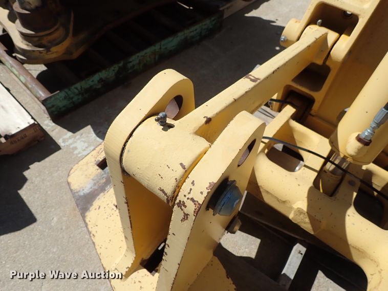 image for item GA9820 John Deere motor grader lift group