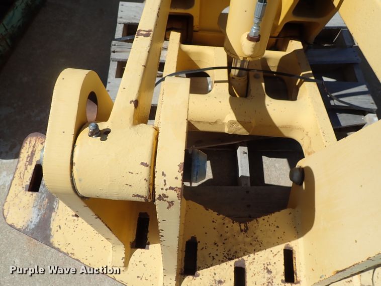 image for item GA9820 John Deere motor grader lift group