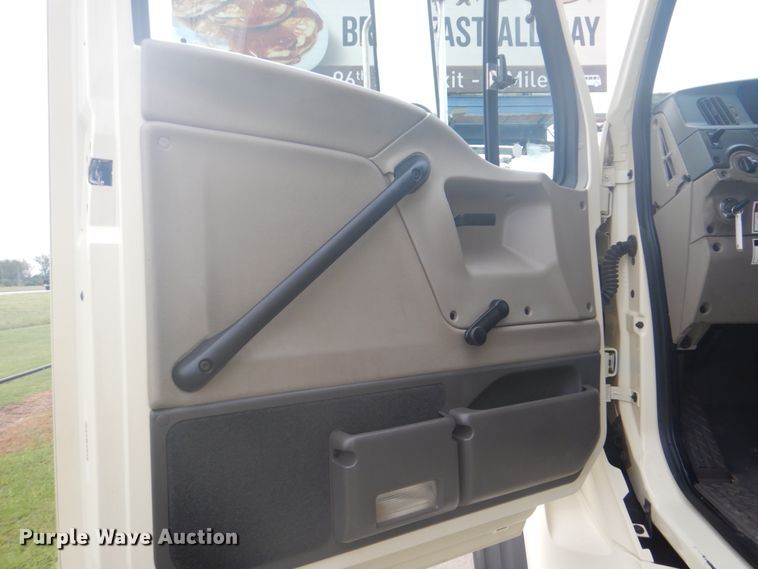 image for item GC9569 2007 Sterling L8500 crane truck