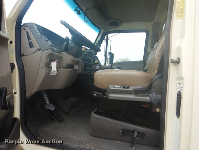 image for item GC9569 2007 Sterling L8500 crane truck