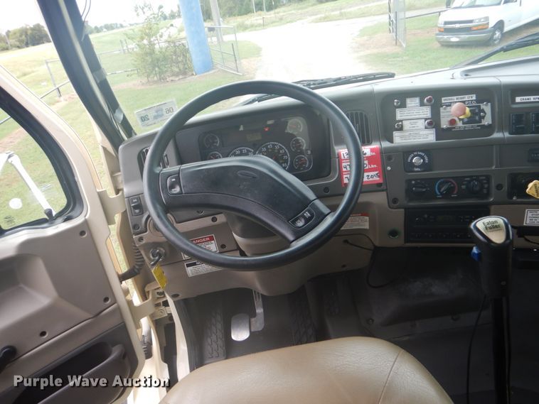 image for item GC9569 2007 Sterling L8500 crane truck