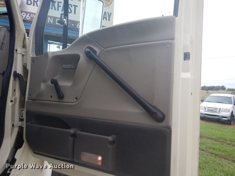 image for item GC9569 2007 Sterling L8500 crane truck