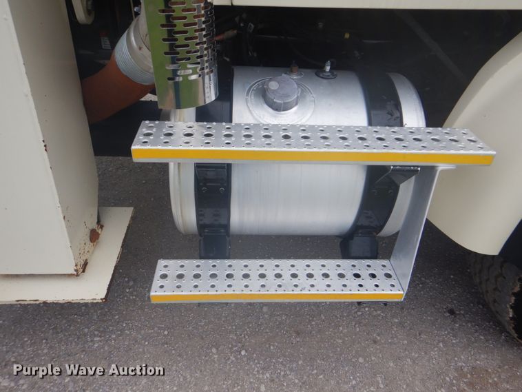 image for item GC9569 2007 Sterling L8500 crane truck